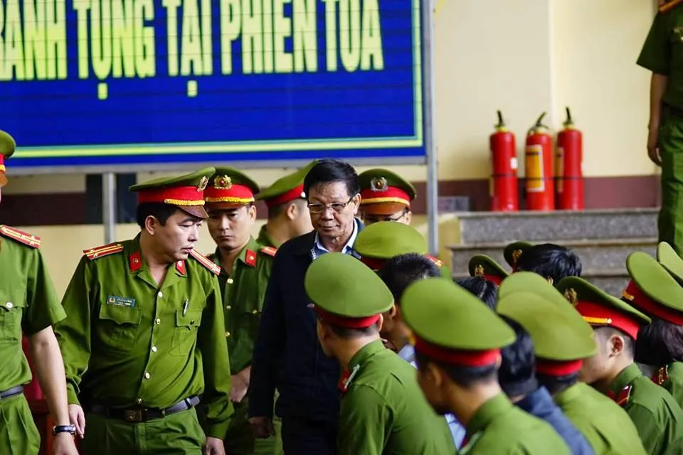 Bắt đầu xét xử ông Phan Văn Vĩnh và đồng phạm trong “đại án” đánh bạc hàng ngàn tỷ ảnh 3