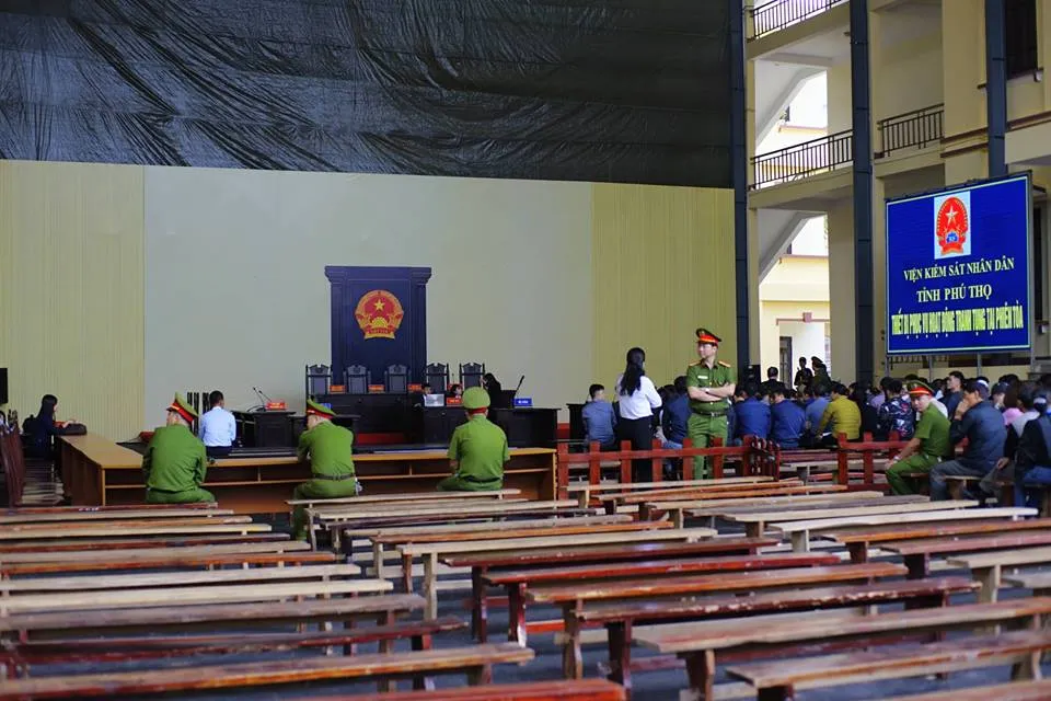Thắt chặt an ninh tại phiên tòa xử “đại án ” cờ bạc lớn nhất từ trước tới nay ảnh 6
