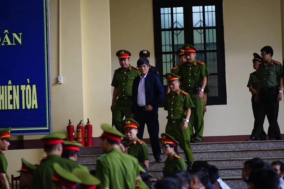 Bắt đầu xét xử ông Phan Văn Vĩnh và đồng phạm trong “đại án” đánh bạc hàng ngàn tỷ ảnh 4