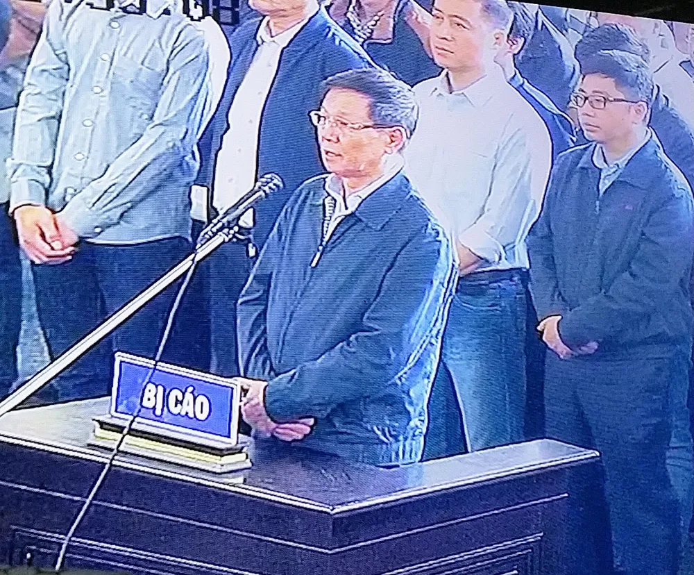 Bắt đầu xét xử ông Phan Văn Vĩnh và đồng phạm trong “đại án” đánh bạc hàng ngàn tỷ ảnh 7