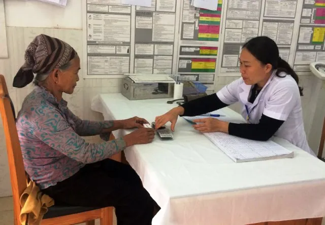 Bị tăng huyết áp, đái tháo đường cũng đổ dồn lên tuyến Trung ương khám bệnh! ảnh 2