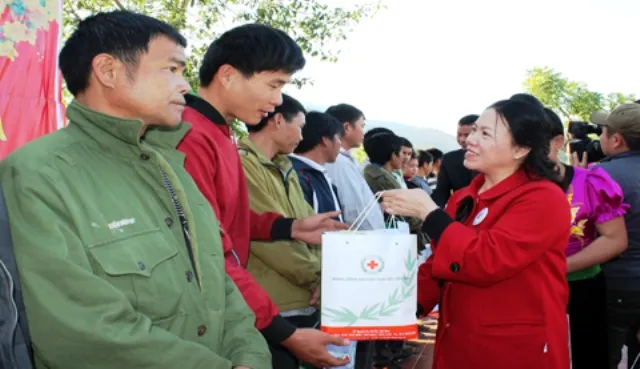 Tặng ít nhất 1,5 triệu suất quà Tết 2019  cho người nghèo, nạn nhân chất độc da cam ảnh 1