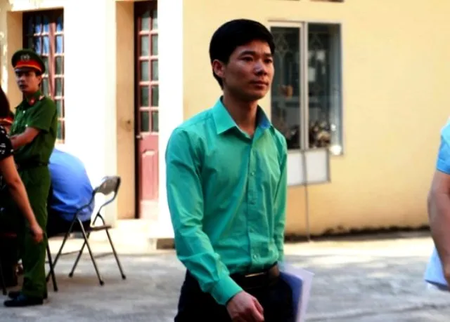 Vì sao bác sĩ Hoàng Công Lương bất ngờ xin được xử vắng mặt? ảnh 1