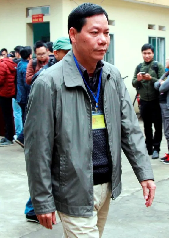 Cựu Giám đốc Bệnh viện tỉnh Hòa Bình buông lỏng, để cấp dưới sai phạm ảnh 1