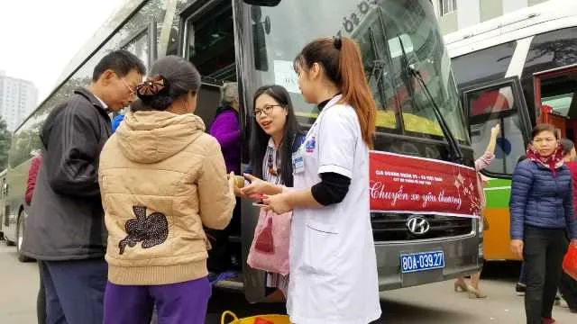 Những chuyến xe đầy ắp nụ cười bệnh nhân ung thư ngày giáp tết ảnh 2