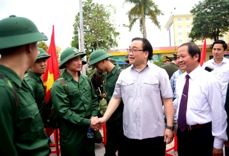 Thanh niên cả nước nô nức nhập ngũ bảo vệ Tổ quốc ảnh 1