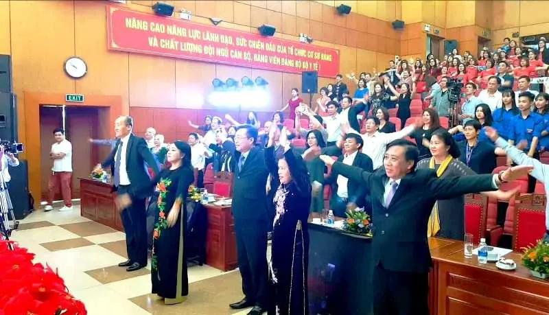 Bộ trưởng Bộ Y tế tập thể dục trong khai mạc Những ngày phim y tế Việt Nam 2019 ảnh 3