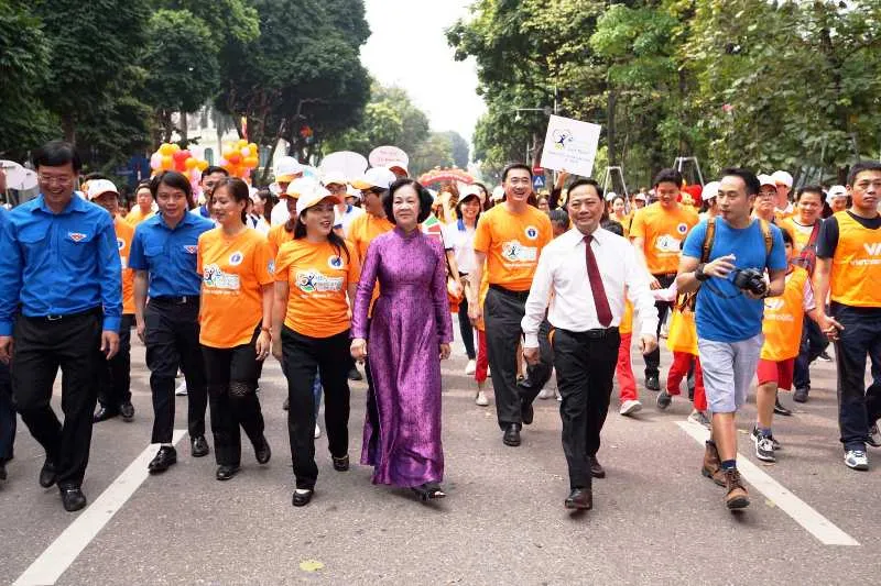 Bộ trưởng Bộ Y tế kêu gọi người dân chăm sóc sức khỏe ngay khi chưa bệnh ảnh 3