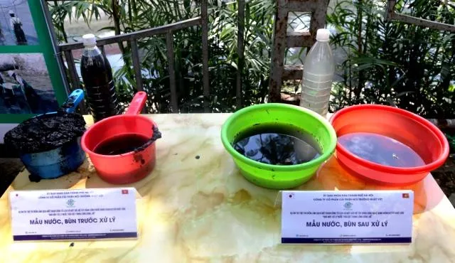 Sông Tô Lịch bớt hôi sau 3 tuần làm sạch bằng công nghệ Nhật Bản ảnh 1