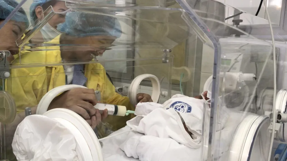 Nghẹn ngào giây phút người mẹ ung thư di căn ôm con trai bé bỏng! ảnh 5