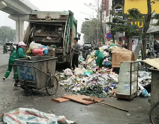 Dân dỡ bỏ “chốt chặn”, Hà Nội thoát cảnh ngập trong rác ảnh 3