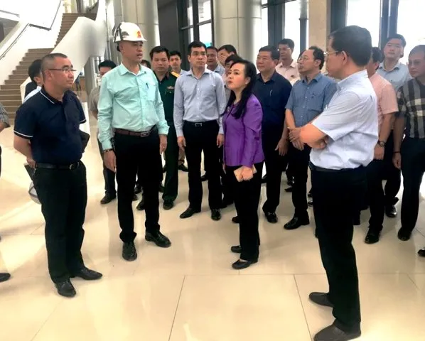 Bộ trưởng Y tế đốc thúc tiến độ 2 bệnh viện trọng điểm ở Hà Nam ảnh 1