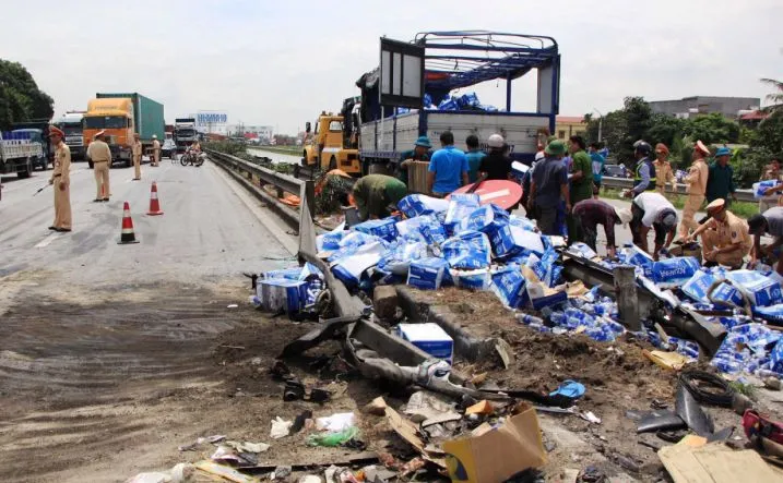 Tai nạn liên hoàn thảm khốc ở Hải Dương - Tang tóc tại xã Cộng Hòa ảnh 2