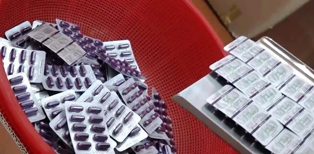 Yêu cầu báo cáo khẩn về đường dây sản xuất thuốc, TPCN giả ở TPHCM ảnh 2