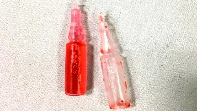 Thấy thuốc chuột trên gác bếp, 2 chị em tưởng kẹo chia nhau ăn ảnh 1