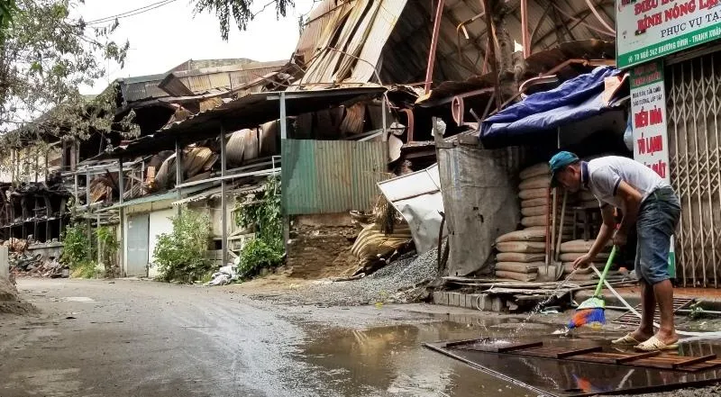 Chợ vẫn họp xung quanh khu vực xảy ra vụ cháy Công ty Rạng Đông ảnh 10