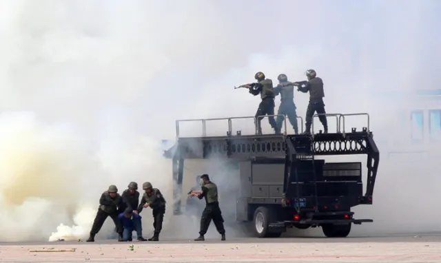 Diễn tập tấn công đối tượng khủng bố, giải cứu con tin ảnh 3