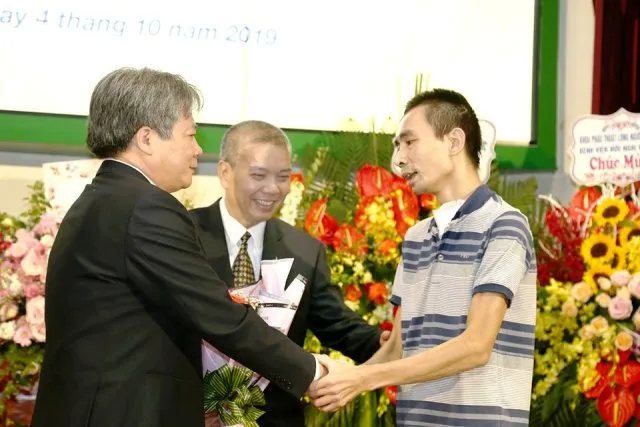 Bệnh nhân được ghép phổi từ chàng trai 20 tuổi chết não đã xuất viện ảnh 2