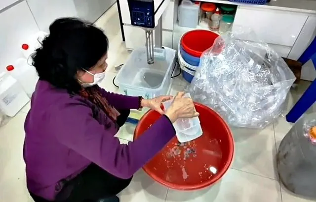 Bát nháo thị trường dung dịch sát khuẩn, nhiều loại phải thu hồi ảnh 2