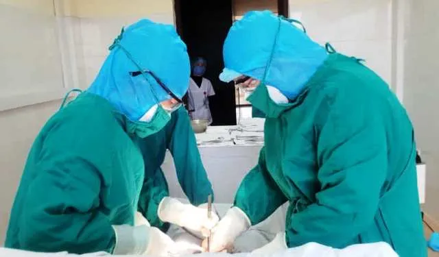 Phẫu thuật hộ sinh thành công cho sản phụ đang cách ly ngừa Covid-19 ảnh 1