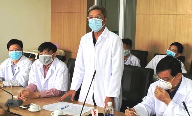 Thứ trưởng Nguyễn Trường Sơn: Phải nghiêm khắc hơn để thầy thuốc không bị lây nhiễm  ảnh 1