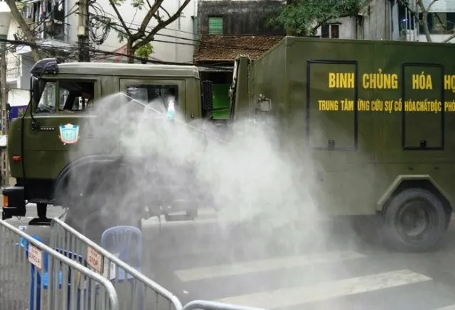 Lập Tổ công tác xử lý tình hình dịch Covid-19 tại BV Bạch Mai, xét nghiệm sàng lọc 5.000 người ảnh 2