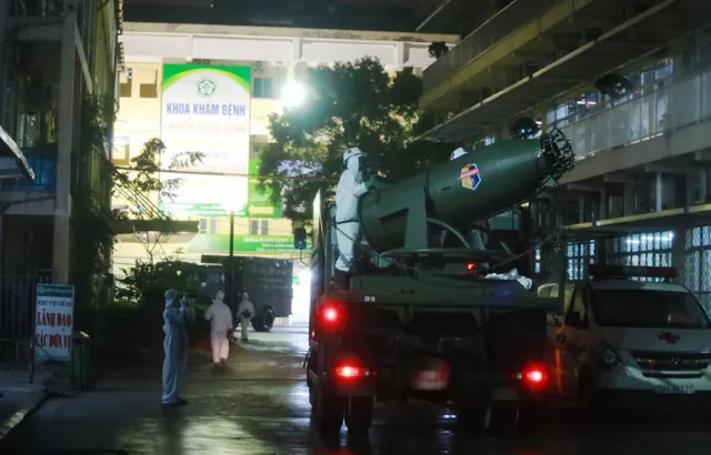 Tập trung lực lượng dập dịch Covid-19 tại Bệnh viện Bạch Mai ảnh 3