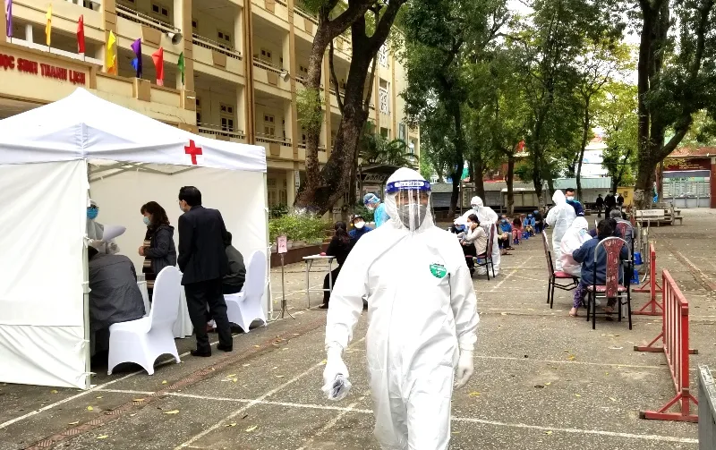 Hà Nội bắt đầu triển khai test nhanh Covid-19 trên diện rộng ảnh 11