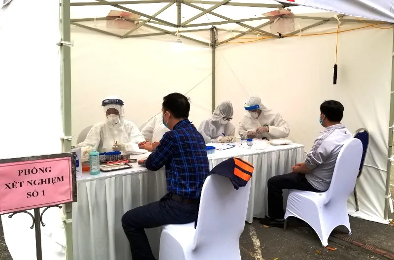 Hà Nội bắt đầu triển khai test nhanh Covid-19 trên diện rộng ảnh 5
