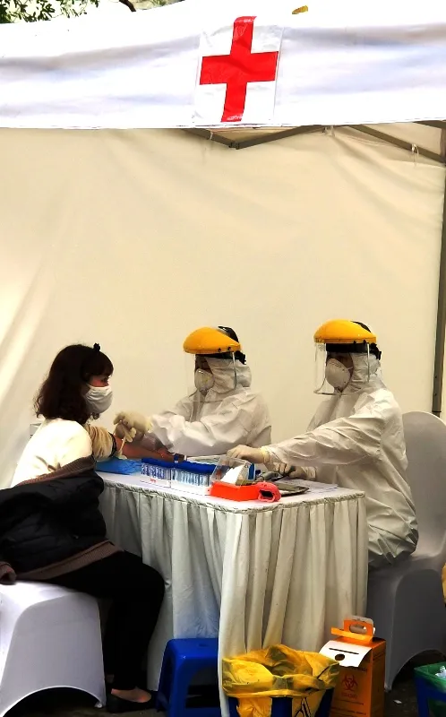 Hà Nội bắt đầu triển khai test nhanh Covid-19 trên diện rộng ảnh 6