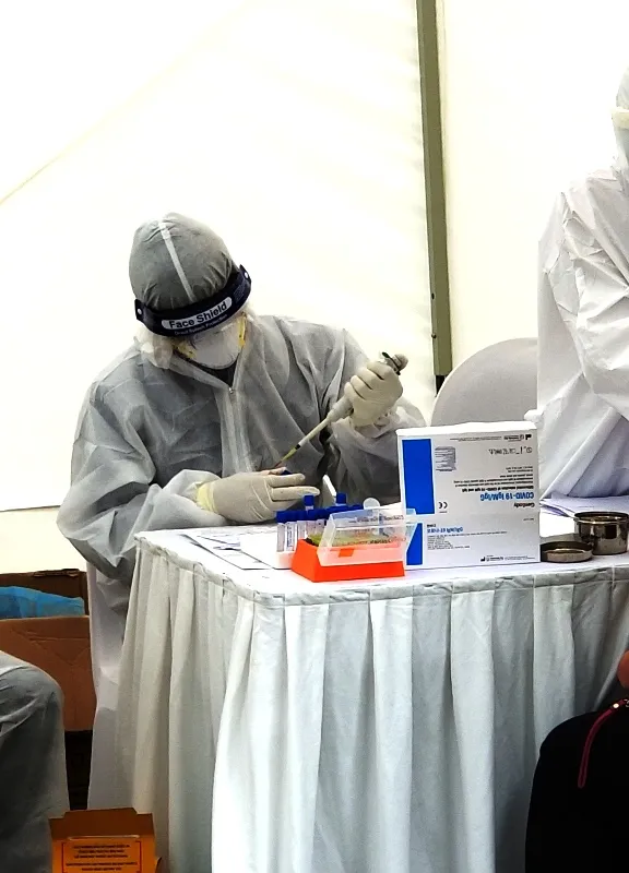 Hà Nội bắt đầu triển khai test nhanh Covid-19 trên diện rộng ảnh 8