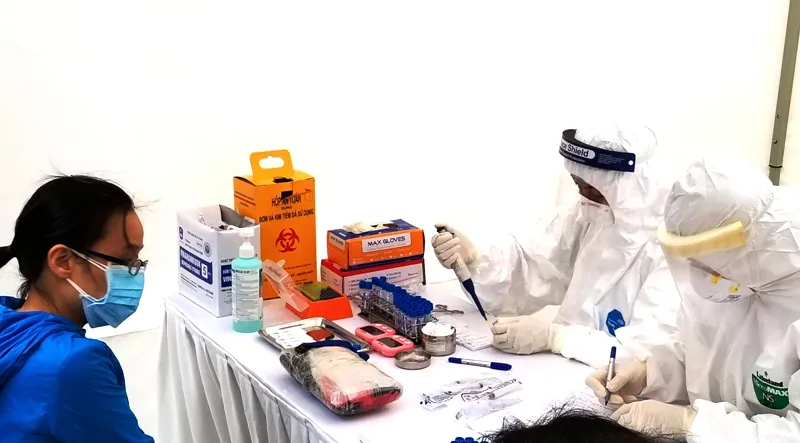 Hà Nội bắt đầu triển khai test nhanh Covid-19 trên diện rộng ảnh 7