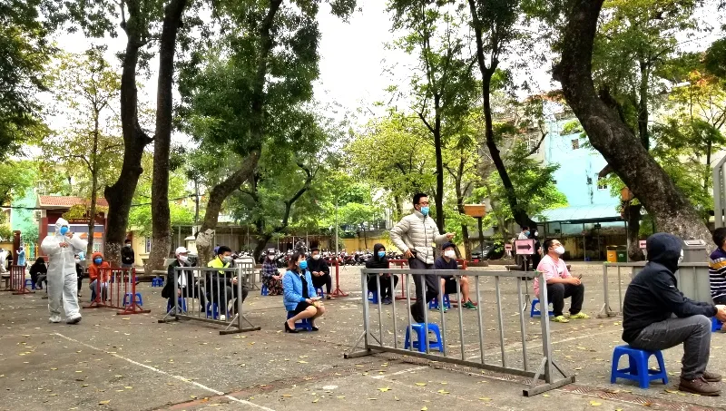 Hà Nội bắt đầu triển khai test nhanh Covid-19 trên diện rộng ảnh 2