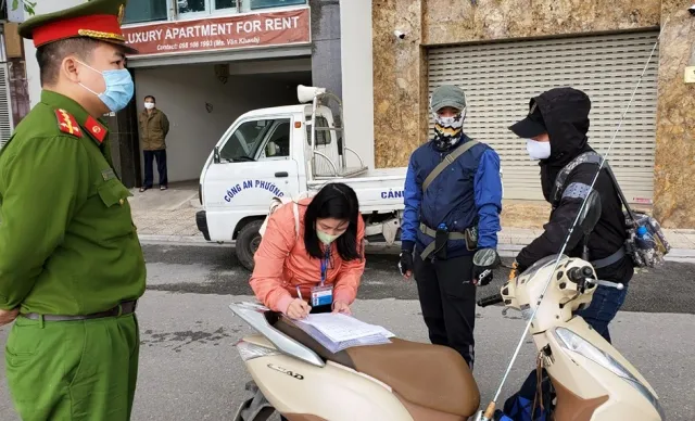 Ra đường đi câu cá giữa mùa dịch Covid-19 bị phạt 200.000 đồng ảnh 1