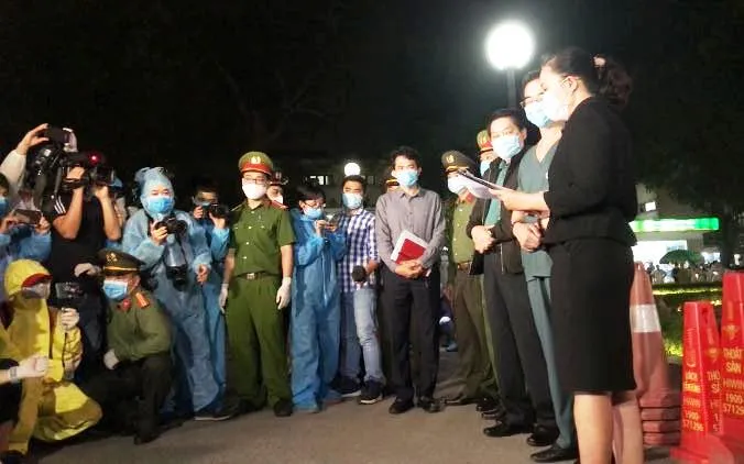 Bệnh viện Bạch Mai hết cách ly, người bệnh nặng thêm nhiều cơ hội được cứu sống ảnh 1