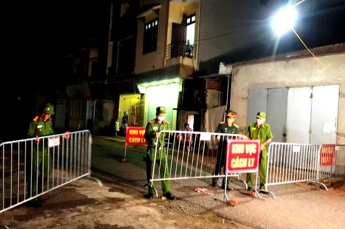 Tròn 4 tuần không có người lây nhiễm trong cộng đồng, dỡ bỏ phong tỏa ổ dịch Covid-19 cuối cùng ở Hà Nội ảnh 3