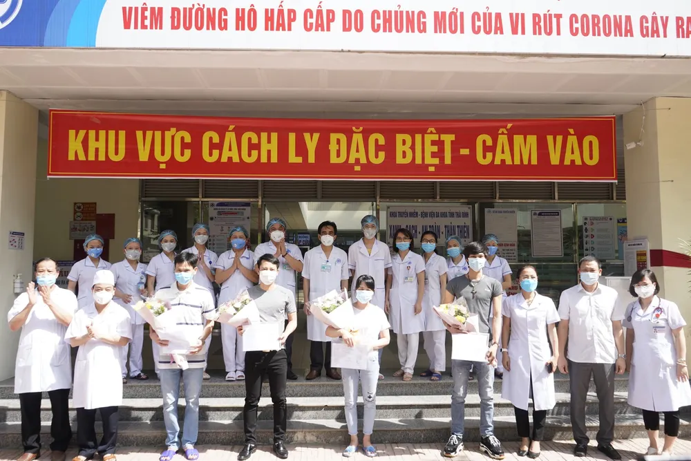 Phi công người Anh ngưng dùng ECMO, bệnh nhân 19 xuất viện ảnh 3