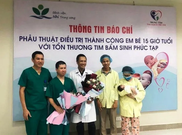 Lần đầu tiên, cứu sống trẻ vừa chào đời mắc Tứ chứng Fallot phức tạp và hiếm gặp ảnh 1