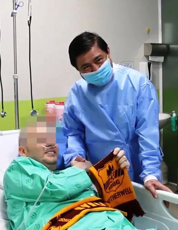 Công bố bệnh nhân mắc Covid-19 nặng nhất - Phi công người Anh khỏi bệnh ảnh 1