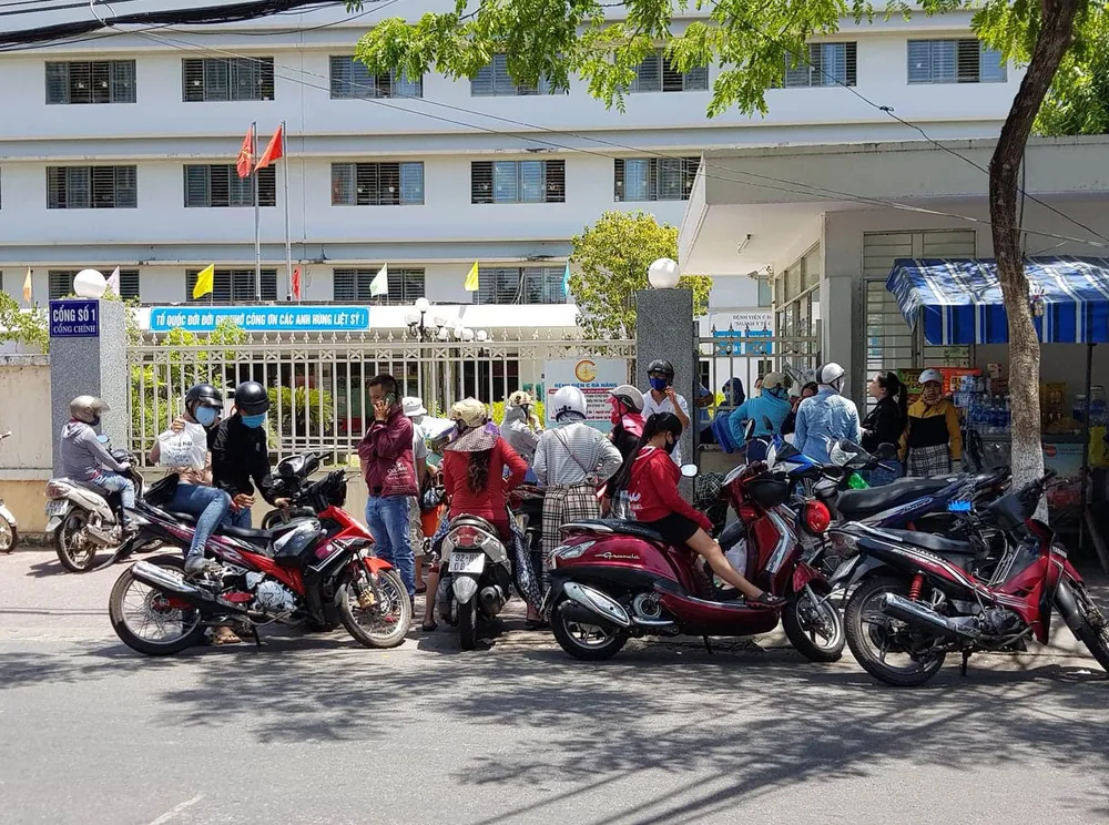 Người đàn ông 57 tuổi ở Đà Nẵng 3 lần dương tính SARS-CoV-2 có tiếp xúc nhiều người ảnh 2