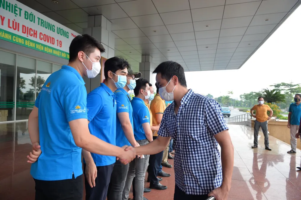 Phi hành đoàn chuyến bay “giải cứu” 219 công dân từ Guinea Xích đạo đều an toàn ảnh 1