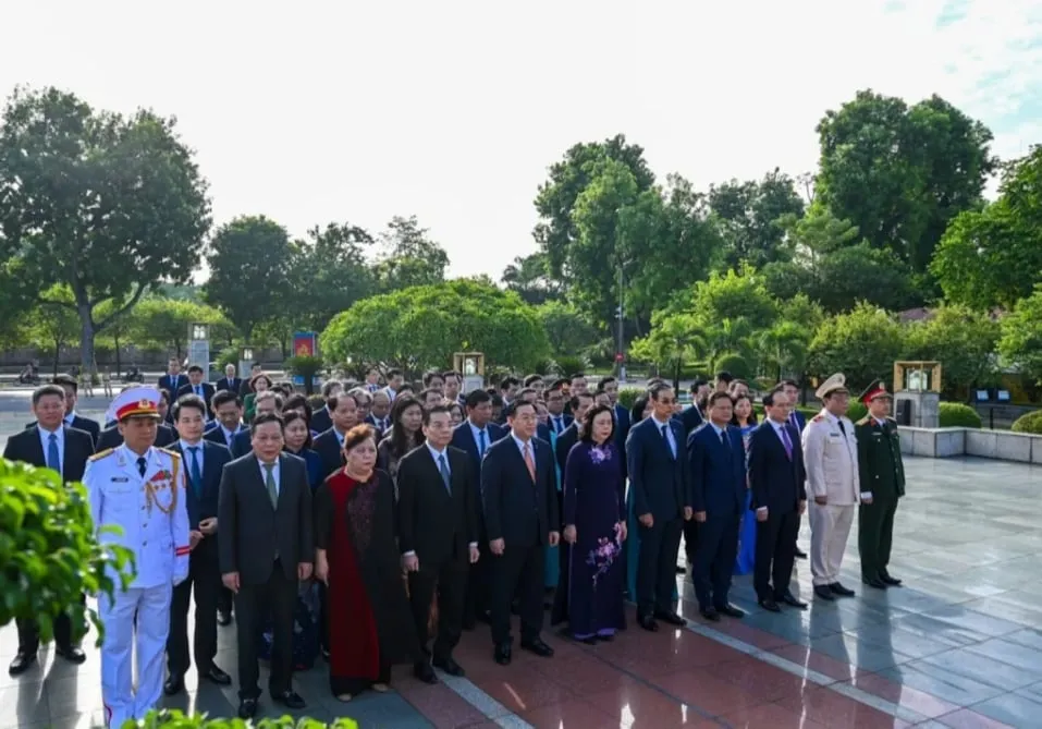 Phát huy truyền thống ngàn năm văn hiến, quyết tâm xây dựng, phát triển Thủ đô vững mạnh ảnh 4