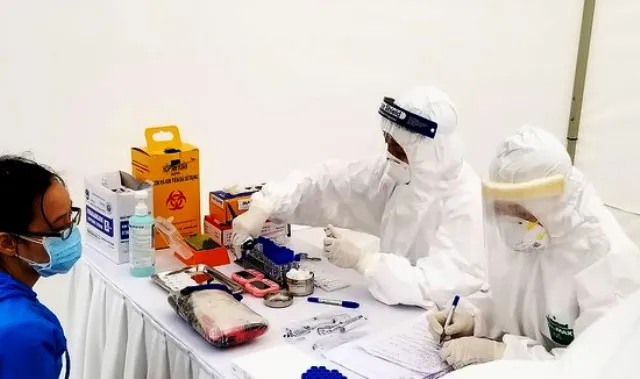 Công bố kết quả xét nghiệm 50 người tiếp xúc với nam du học sinh nghi tái nhiễm Covid-19 ảnh 1