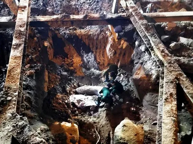 Hà Nội phát hiện bom “khủng” gần 350kg giữa phố Cửa Bắc  ảnh 1