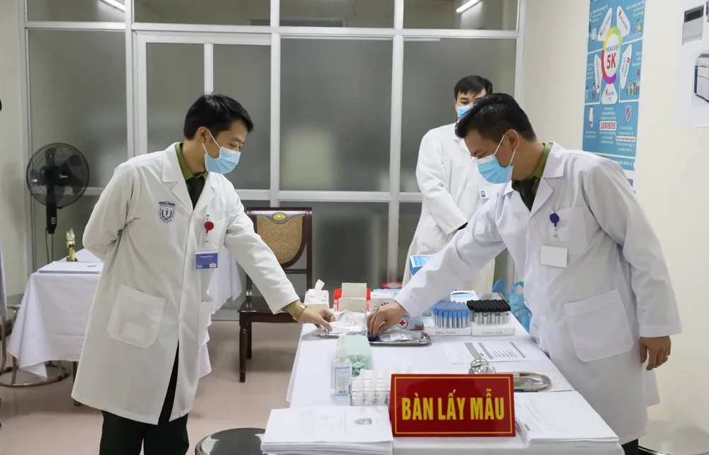 Sáng nay, Việt Nam chính thức tiêm thử nghiệm vaccine Nano Covax: "Bắt đầu trận đánh lớn" ảnh 9