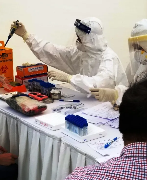 Đại biểu tham gia Đại hội Đảng lần thứ XIII đều được 2 lần xét nghiệm Covid-19  ảnh 1