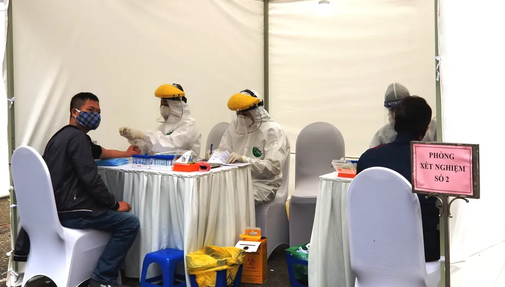 Xét nghiệm hơn 17.900 người từ vùng dịch ở Hải Dương, Quảng Ninh về Hà Nội ảnh 1