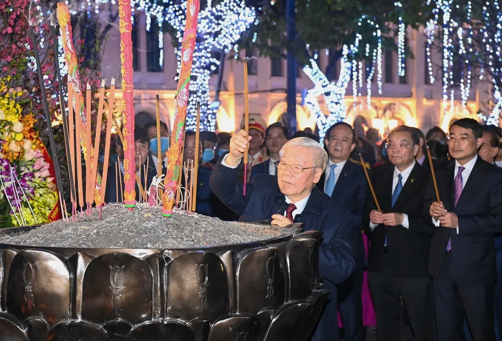 Tổng Bí thư, Chủ tịch nước Nguyễn Phú Trọng chúc tết Đảng bộ, chính quyền, nhân dân Thủ đô, dâng hương vua Lý Thái Tổ ảnh 3