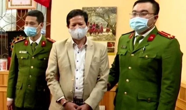 Bắt nguyên Phó Giám đốc Sở Y tế Sơn La cùng 3 đồng phạm ảnh 1