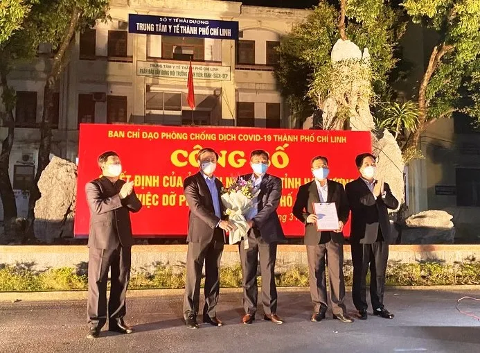 Sáng nay 3-3, có 3 ca mắc Covid-19 nhập cảnh, TP Chí Linh dỡ phong tỏa ảnh 1